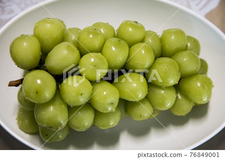 Green Shine Muscat Grapes 76849001