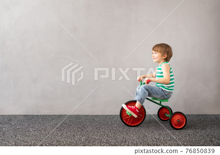 Happy child dreaming about summer Happy child dreaming about summer 76850839