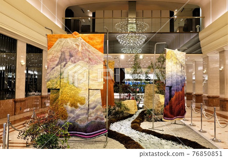 Unmanned hotel lobby 76850851