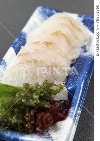 在超市出售的美味北海道肥青 在超市出售的美味北海道肥青 76851960