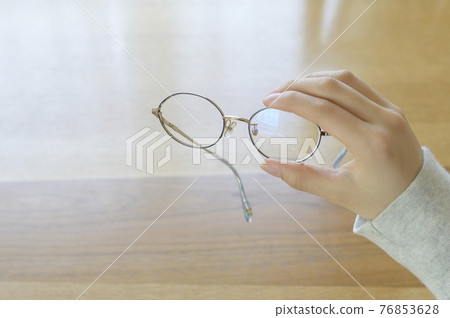 破碎的眼鏡 76853628