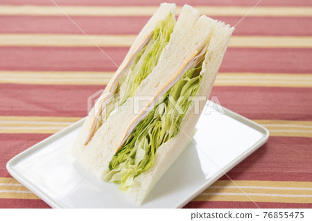 Delicious ham lettuce cheese sandwich (triangular sandwich) 76855475