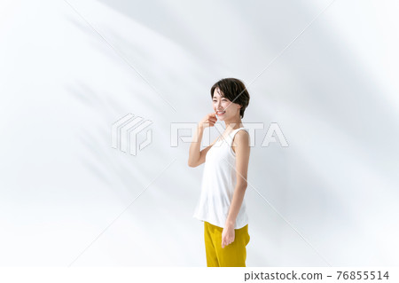 美容夏季紫外線中間女人 76855514