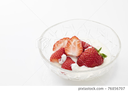 Strawberry yogurt in a glass bowl with a white background 76856707