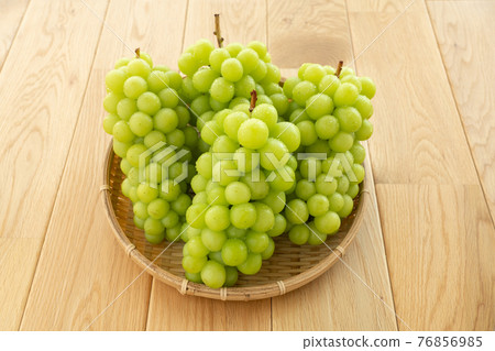 Fresh Shine Muscat grapes (collective sizzle) 76856985