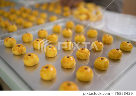 nastar cake tart on a tray 76858429