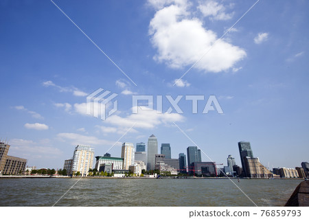 Skyline of Canary Wharf 76859793