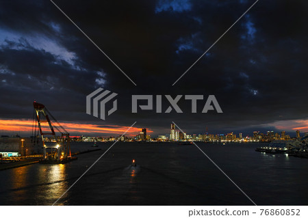 Yokohama / Minato Mirai 21 Office Whole Building Illuminated (TOWERS Milight) Yokohama / Minato Mirai 21 Office Whole Building Illuminated (TOWERS Milight) 76860852