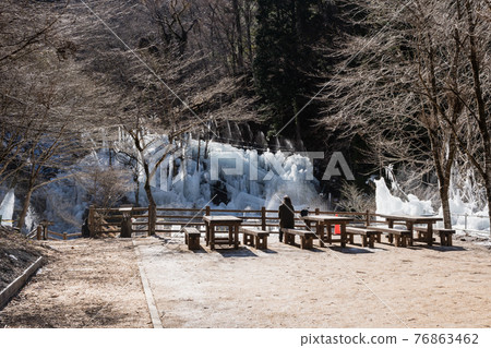 Ice pillar Onouchi valley tourist attraction 76863462