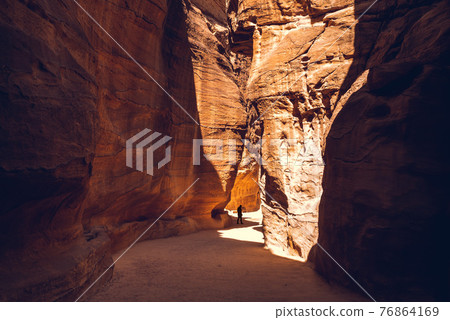 Th Siq, main entrance to Petra in Jordan. unesco world heritage site 76864169