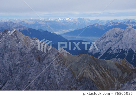 從楚格峰看到的高山 從楚格峰看到的高山 76865055