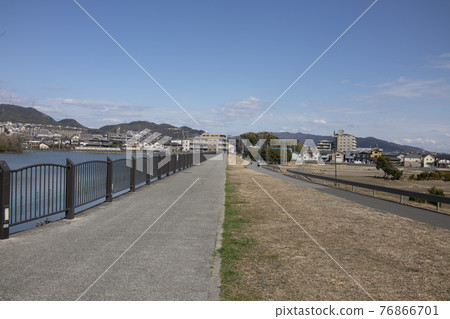 Lakeside road Lakeside road 76866701