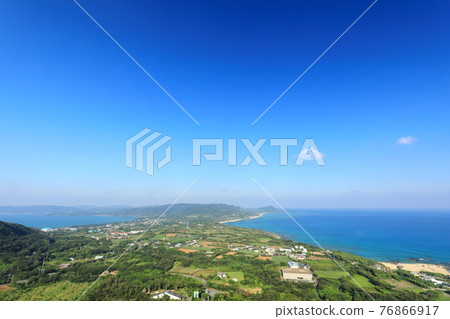 從奄美大島風間山口看到的太平洋和東海兩海 從奄美大島風間山口看到的太平洋和東海兩海 76866917