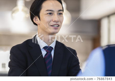 Businessmen meeting business negotiations 76867843