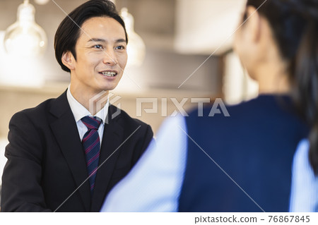 Businessmen meeting business negotiations 76867845