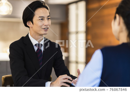 Businessmen meeting business negotiations 76867846