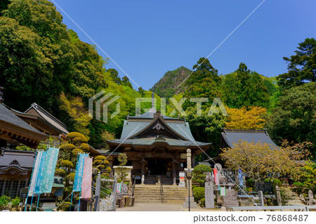 Fresh green Okubo-ji Temple (Shikoku 88th place sacred place 88th bill place) Main hall Fresh green Okubo-ji Temple (Shikoku 88th place sacred place 88th bill place) Main hall 76868487
