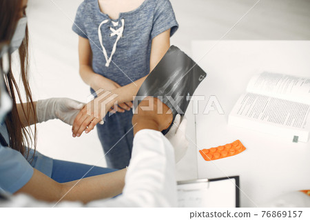 Doctor examines a little girl in hospital Doctor examines a little girl in hospital 76869157