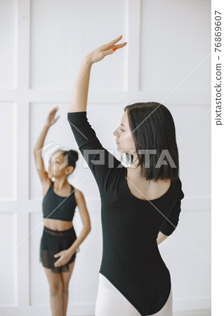 African little girl is studying ballet 76869607