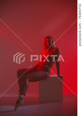 Art portrait of an beautiful fashion model girl Art portrait of an beautiful fashion model girl 76869758