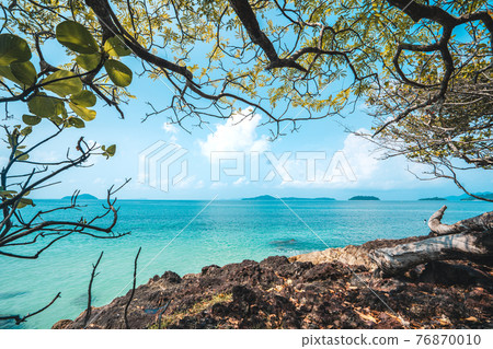 Blue sea with white beach in summer 76870010