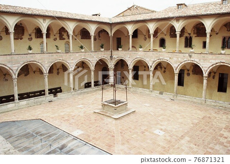 Assisi 76871321