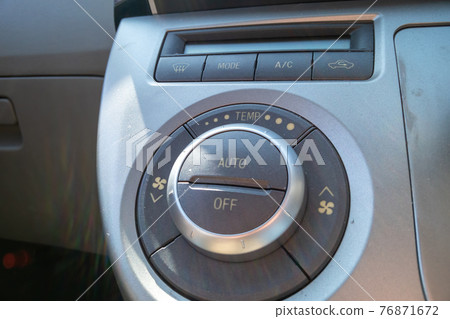 Car air conditioner 76871672