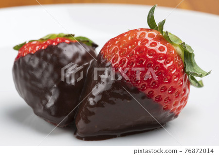 Strawberry chocolate fondue Strawberry chocolate fondue 76872014