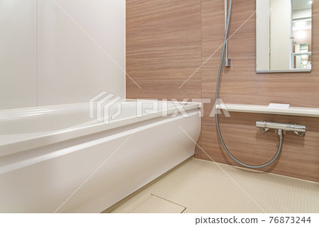 在公寓洗澡 76873244