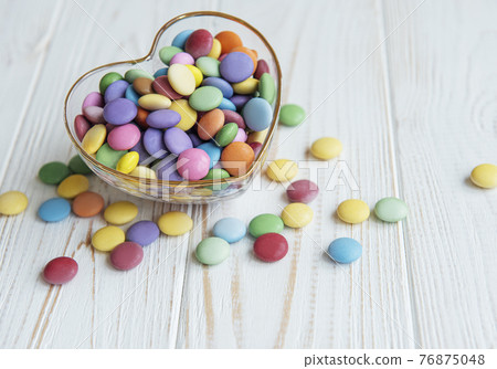 Bowl with multicolored dragee candie 76875048