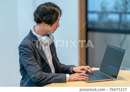 Video / Video Creator Male Laptop Video Production Video / Video Creator Male Laptop Video Production 76875257