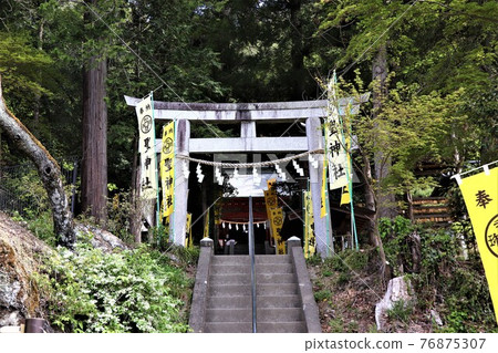 秩父日尻神社（入口處的鳥居） 76875307
