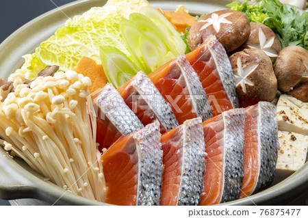 提供美味的火鍋料理 提供美味的火鍋料理 76875477