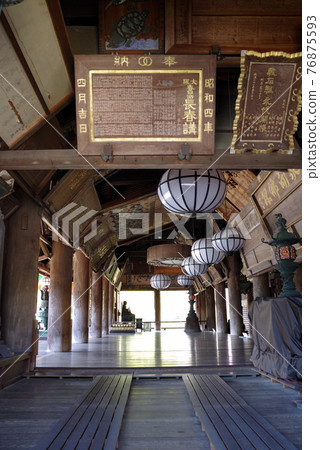 The main hall of Hasedera, the flower temple of Yamatoji 76875593