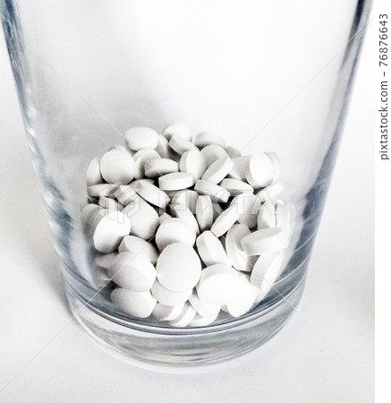 Tablets in a glass Tablets in a glass 76876643