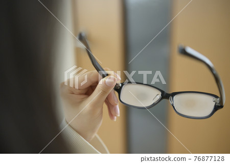 Cloudy glasses 76877128