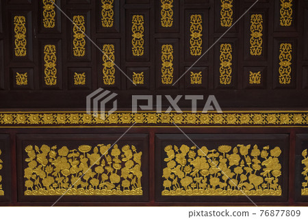 Teakwood wall  in Tesdhammanava temple. 76877809