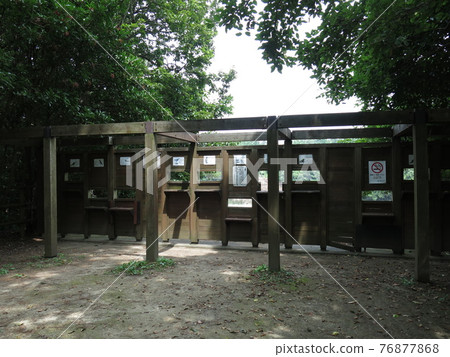 Observation window installed in the lower pond (steam pond) of Kasai Rinkai Park Bird Park (southeast side of the lower pond) 76877868