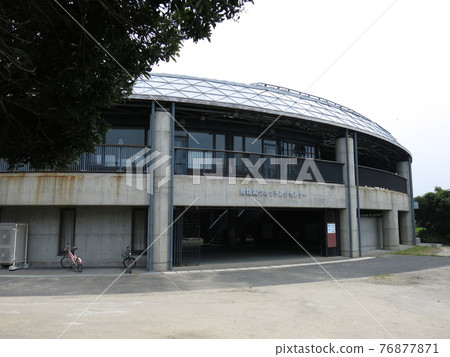 夏季葛西臨海公園的觀鳥中心 夏季葛西臨海公園的觀鳥中心 76877871