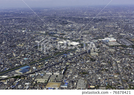 從東京足立區加賀上空俯瞰埼玉縣創價市 76878421