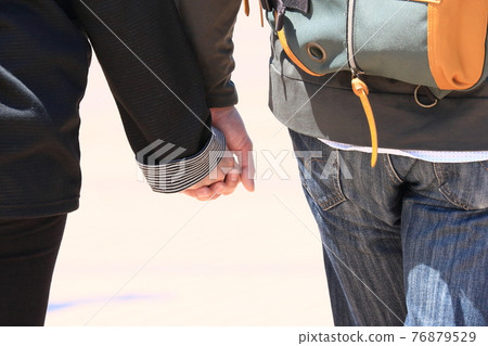 Hands that are connected 76879529