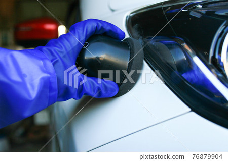 用蠟夾塗蠟 用蠟夾塗蠟 76879904