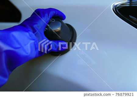 Applying wax with Wax Grip 76879921