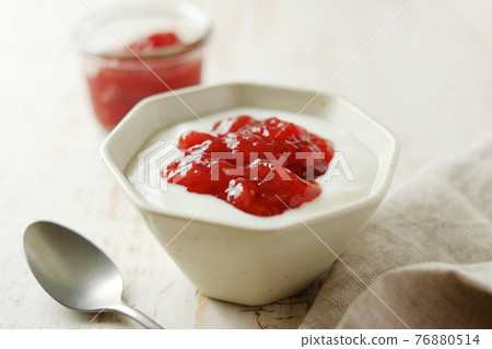 Plain yogurt and strawberry jam 76880514