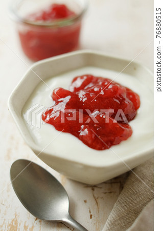 Plain yogurt and strawberry jam 76880515