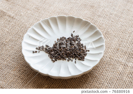 Crowndaisy seeds Crowndaisy seeds 76880916