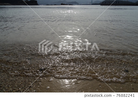 Rippling, the beach. Rippling, the beach. 76882241