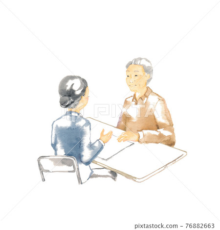 參觀諮詢並提交文件的老人 參觀諮詢並提交文件的老人 76882663