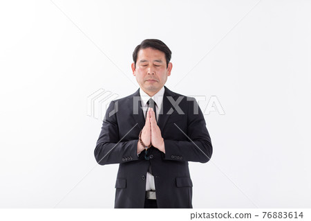 Middle man funeral gassho Middle man funeral gassho 76883614