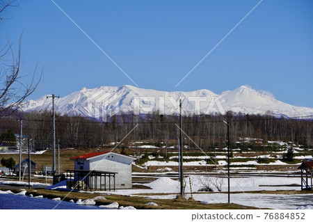 Daisetsuzan system seen from Ikaushi station 76884852